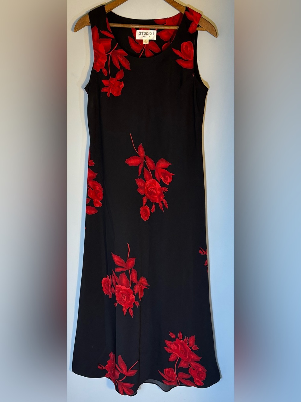 Studio I Petite Women’s 8P Black Sleeveless Maxi Dress with Red Rose Print